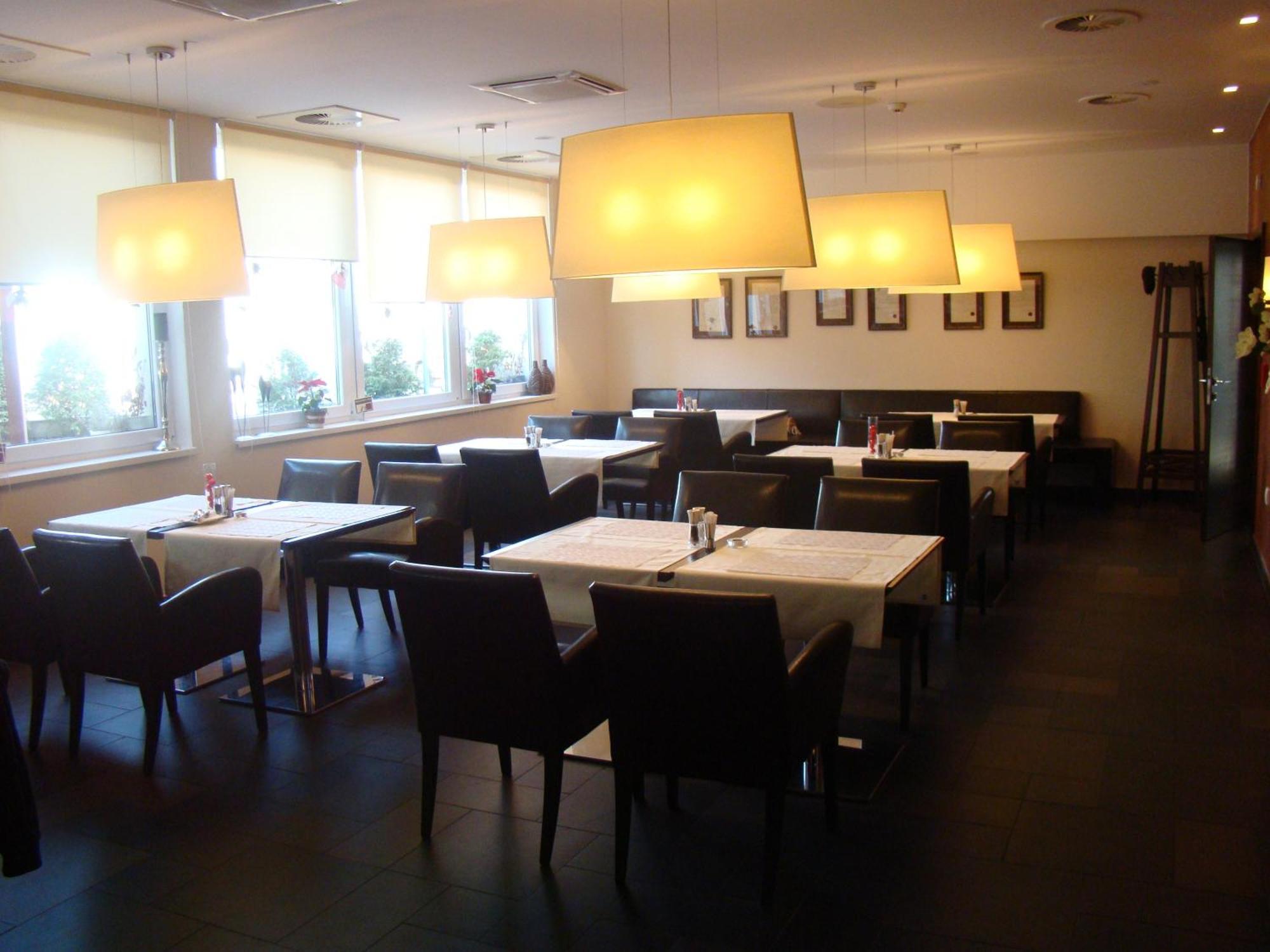 Trenčín 皇家宾馆酒店 外观 照片