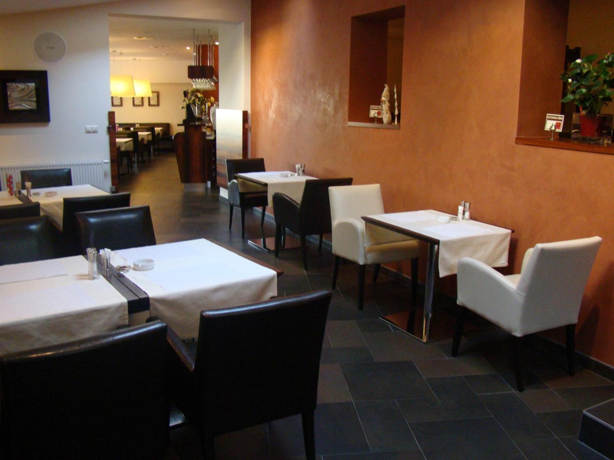 Trenčín 皇家宾馆酒店 外观 照片
