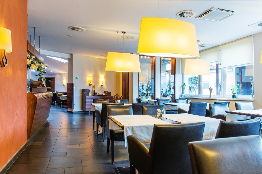 Trenčín 皇家宾馆酒店 外观 照片